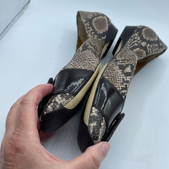 Tahari size 9 Jules reptile print leather flats. - Picture 3 of 11